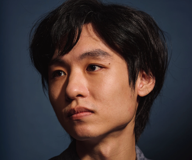 A portrait photo of Lvmin Zhang