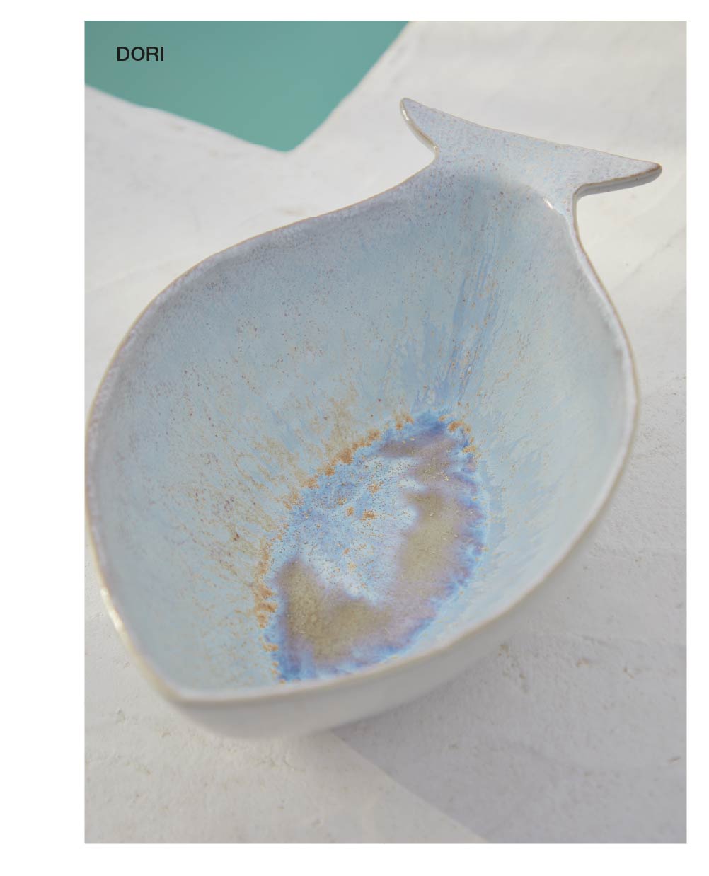 Block of four photographs, Grespresso tumblers with drinks in pink and green tones on a white wooden table with an Arenito plate, Arenito bowl in light blue and beige with fresh figs cut in half, Dori bowl in blue and white with a marbled effect, and Eivissa set with bowl, plates and oval platter in light blue and beige on a wooden table