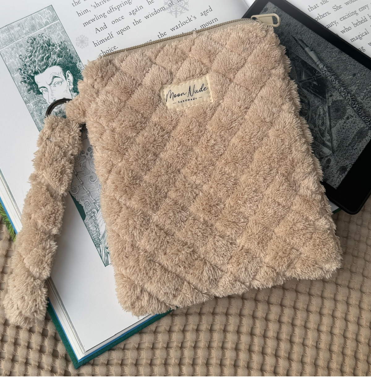 Cozy reading just got cuter