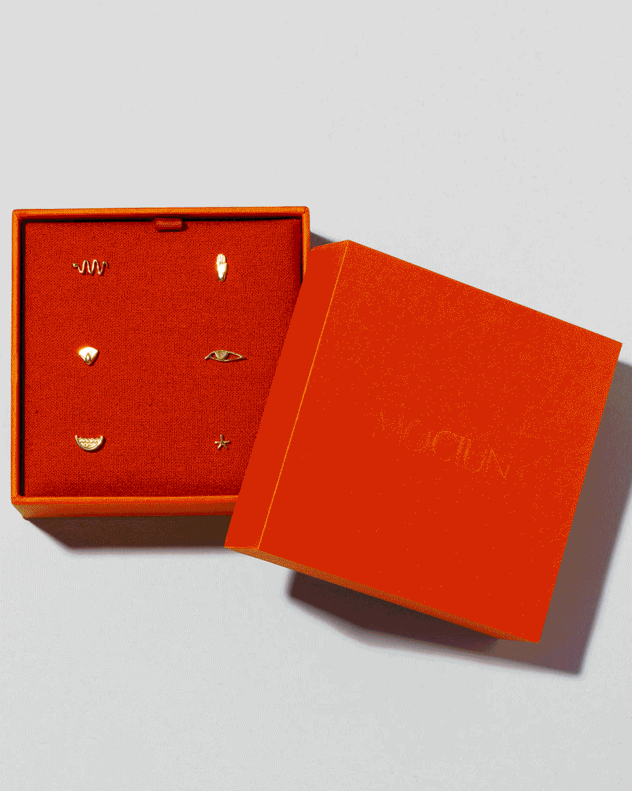 01_hero__GIF of jewelry and home goods sets