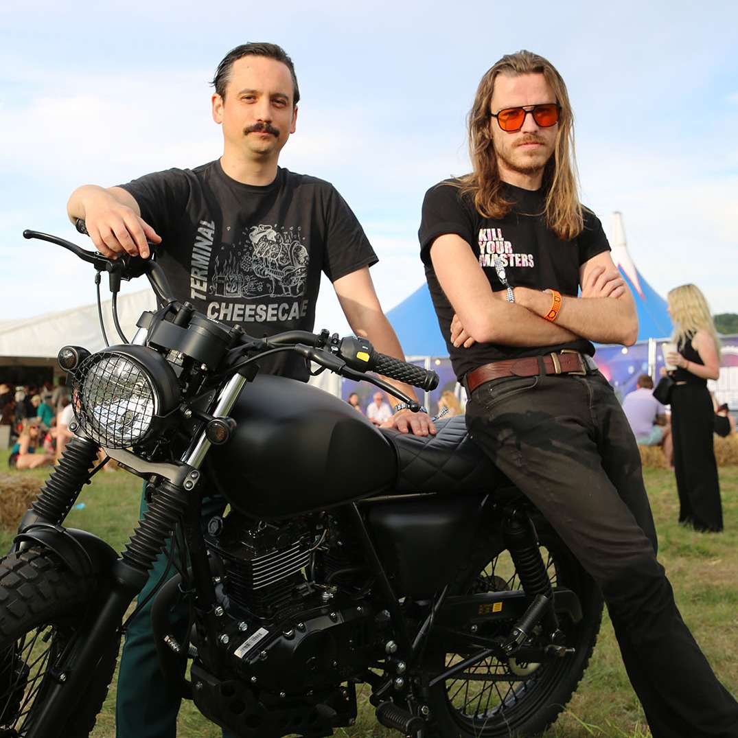 Adam & Matthew of Pigs7 pose with a Mutt at 2000 Trees