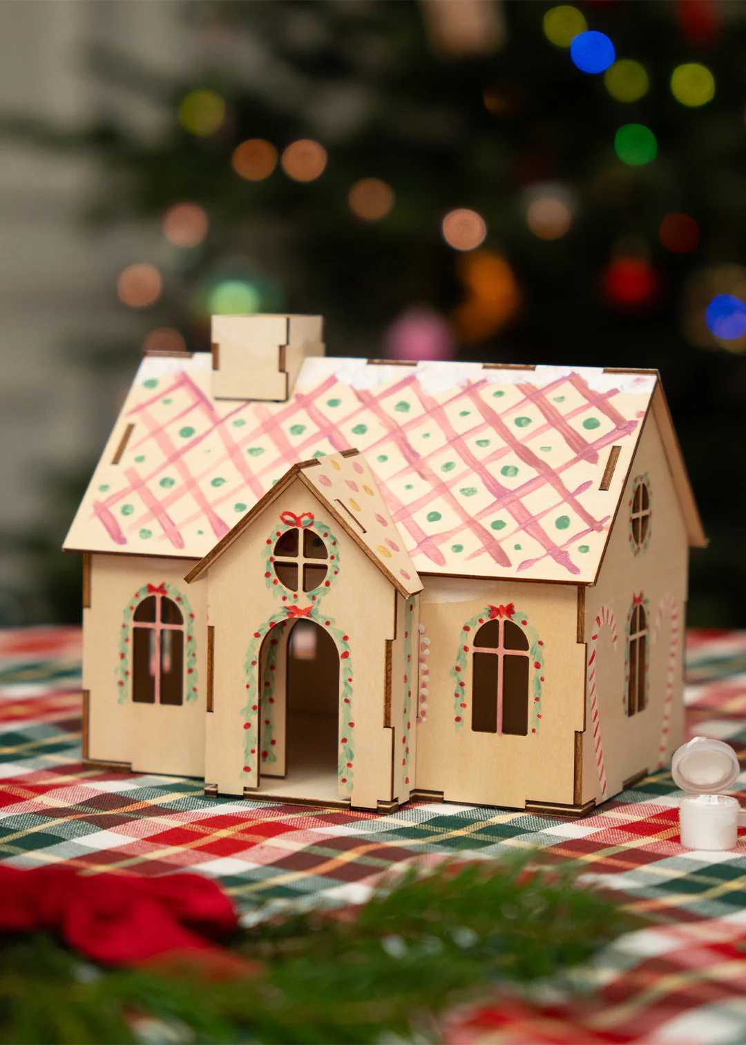 DIY short wooden gingerbread house with paint - 23 cm