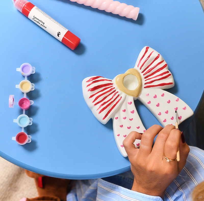 DIY ceramic bow candle holder with paint