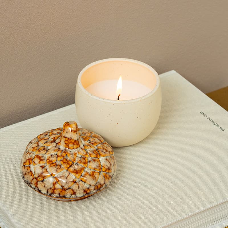 Scented candle - Chestnut and cardamom fragrance