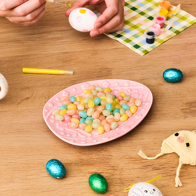 Pink Easter egg serving plate - 18 cm