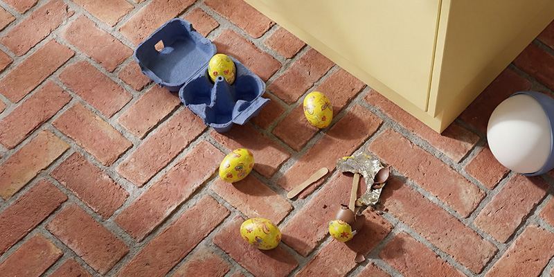 Chocolate eggs with filling in eggtray - 4 pcs