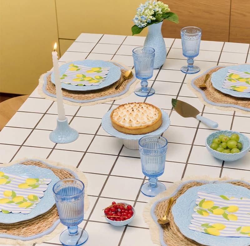 Blue hydrangea table setting