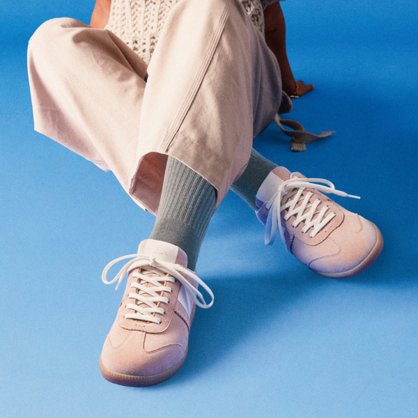 Image of the Women's Trainer, Stara walk.