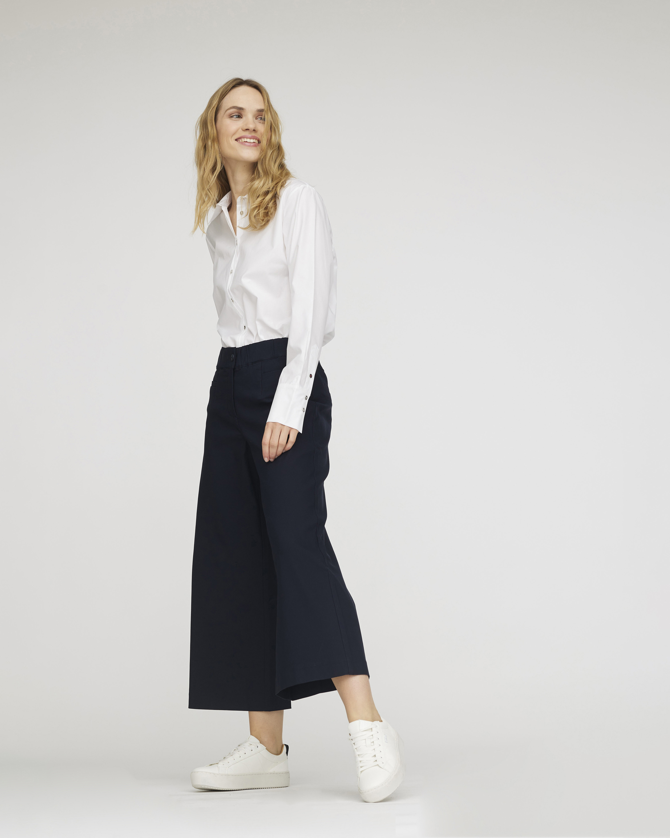 LESTER LOOSE CROP - BLACK