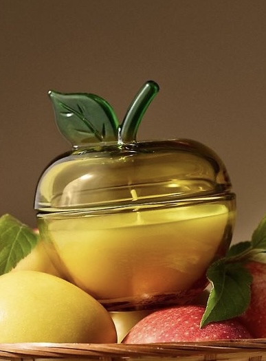 Fruity Harvest Apple and Vanilla glass candle
