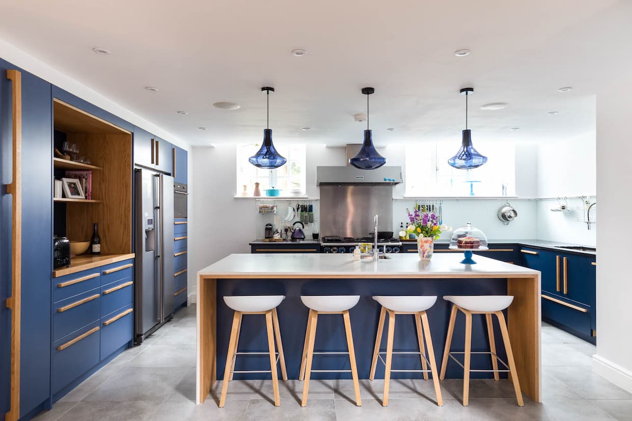 Navy blue kitchens – the bold colour that acts like a neutral