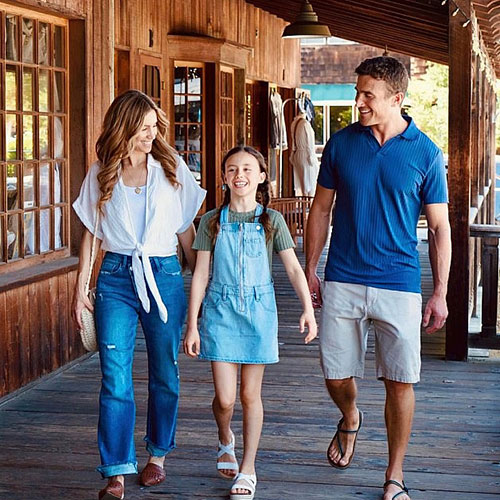 family strolling through Old Town Temecula