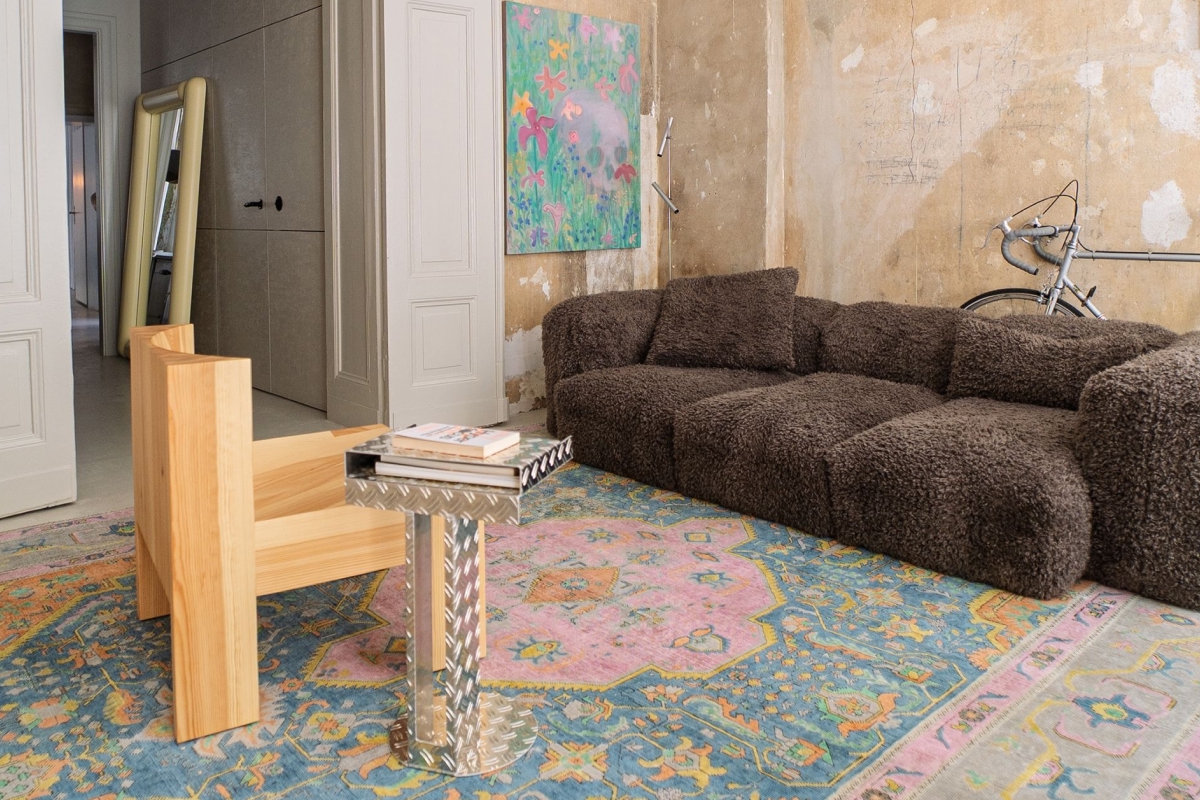 The sculptural 005 lounge chair pairs beautifully with the fluffy sofa
