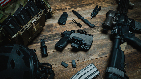 INCOGX IWB with all the gear to go out on patrol