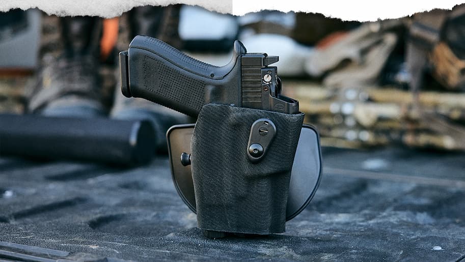 6378RDSC Holster with a Glock 19