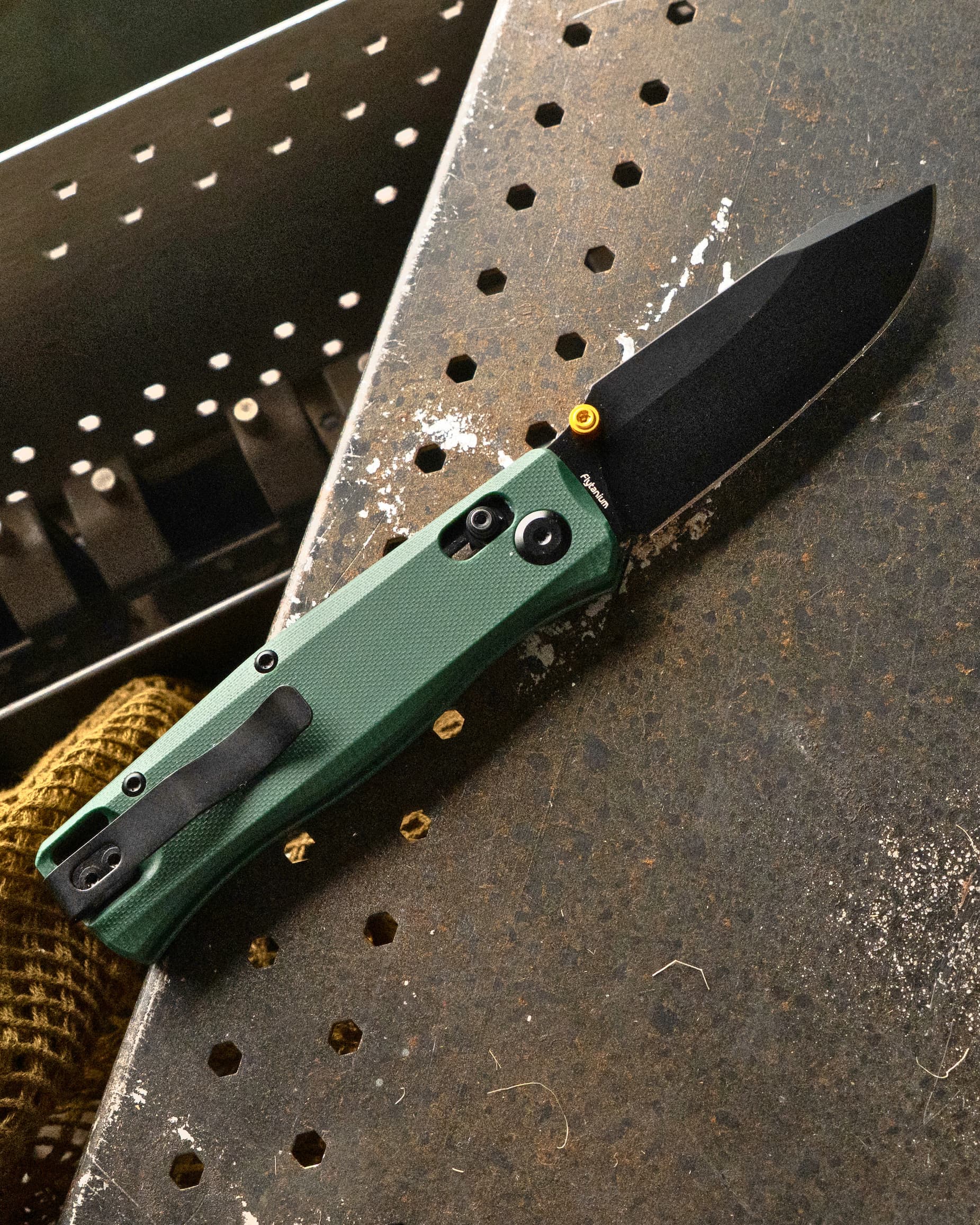 BEEF knife in green from Flytanium.