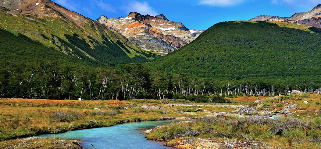 Mountains and lake in Tierra del Fuego National Park