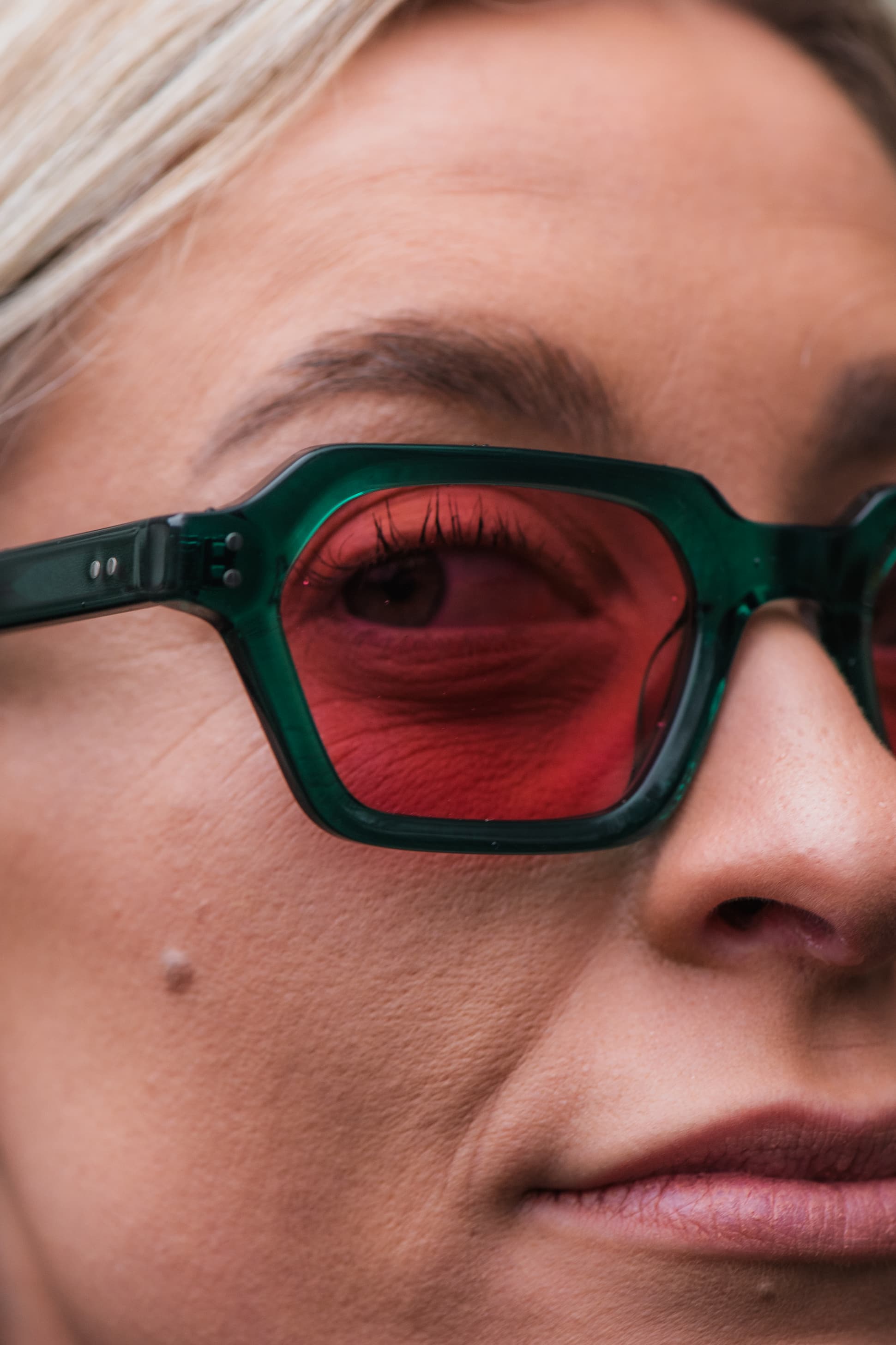 946 Clear Green Sunglasses with Pink Lenses