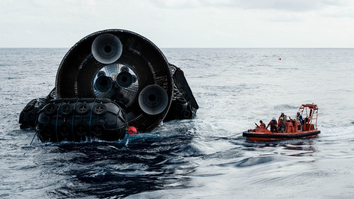 SpaceX recovery team with Flight 13's Starship at sea