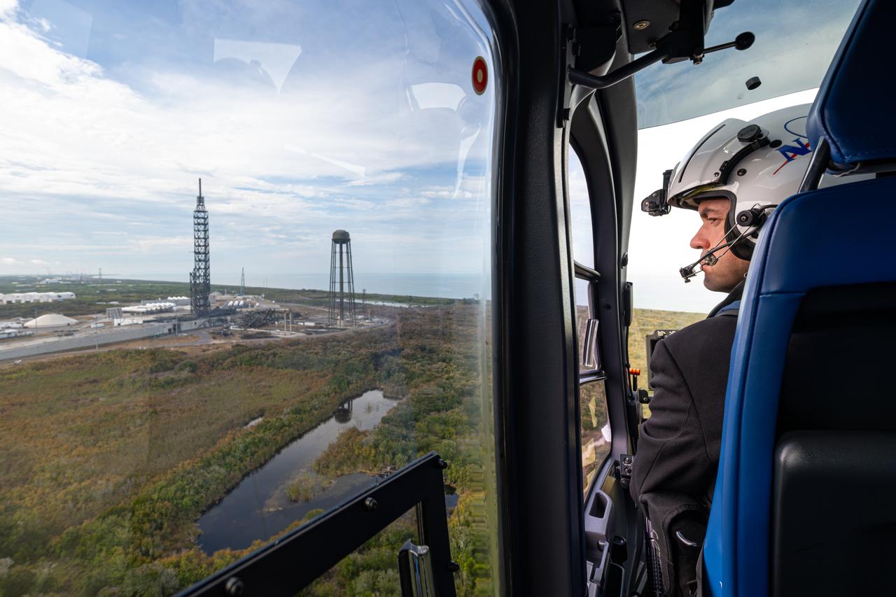 NASA Administrator surveys the damaged New Glenn pad at LC-36