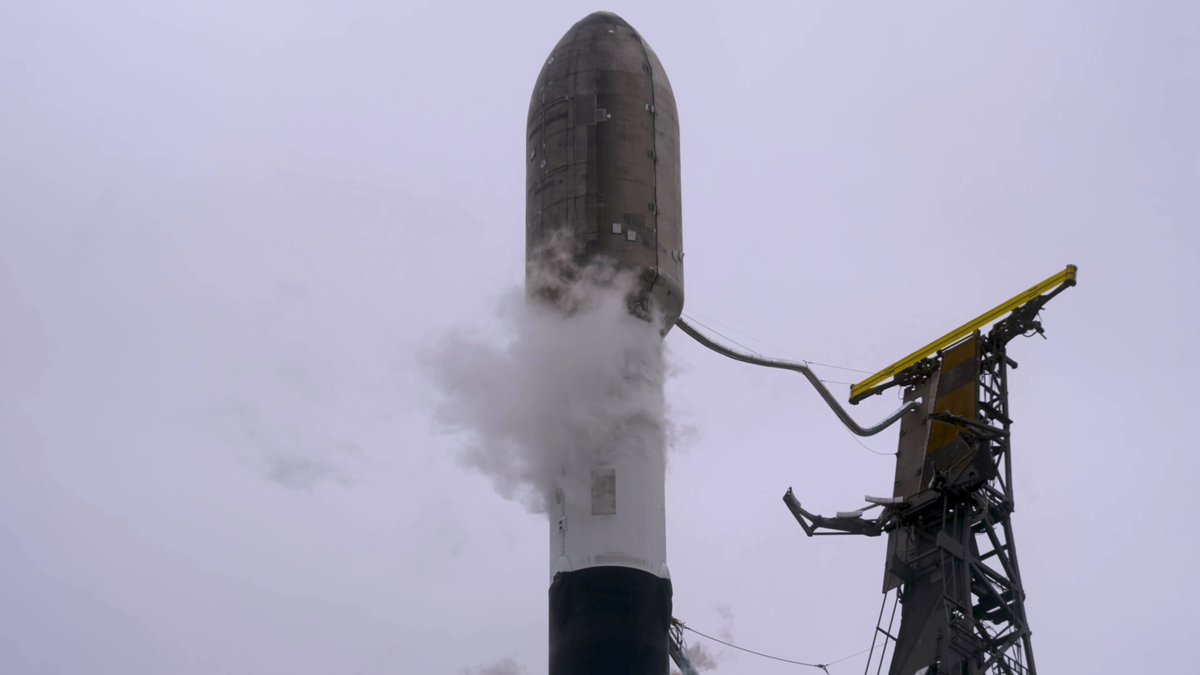 Falcon 9 launches Starlink satellites