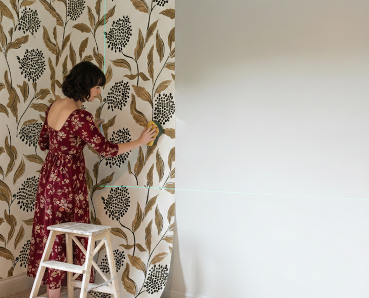Wallpaper installation in progress