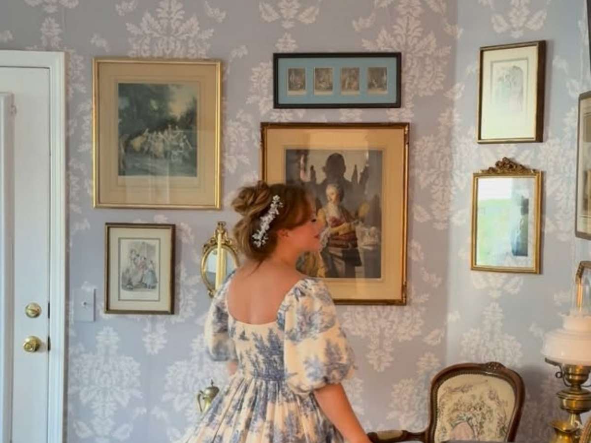 Accent wall wallpaper example