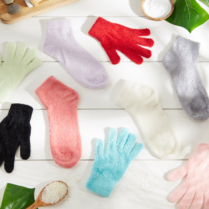 Aloe Gloves & Socks Pampering from head to toe 🛀 Tickled Pink
