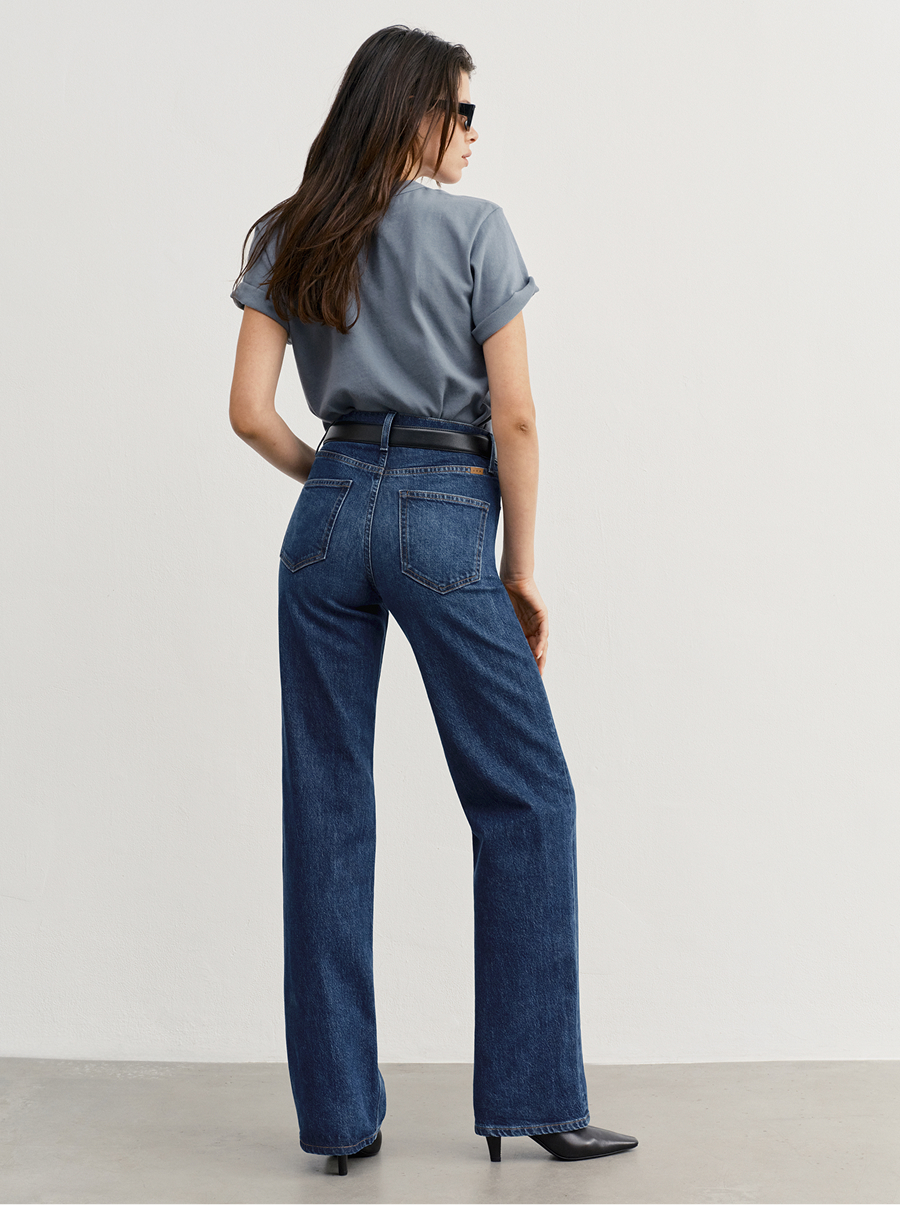 Fitted through the waist and hip, with a flattering loose straight leg.