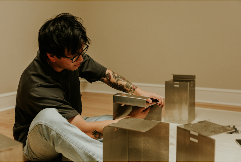 Easy assembly and multiple options for configuration.