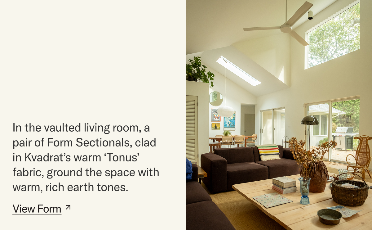 In the vaulted living room, a pair of Form Sectionals, clad in Kvadrat’s warm ‘Tonus’ fabric, ground the space with warm, rich earth tones.