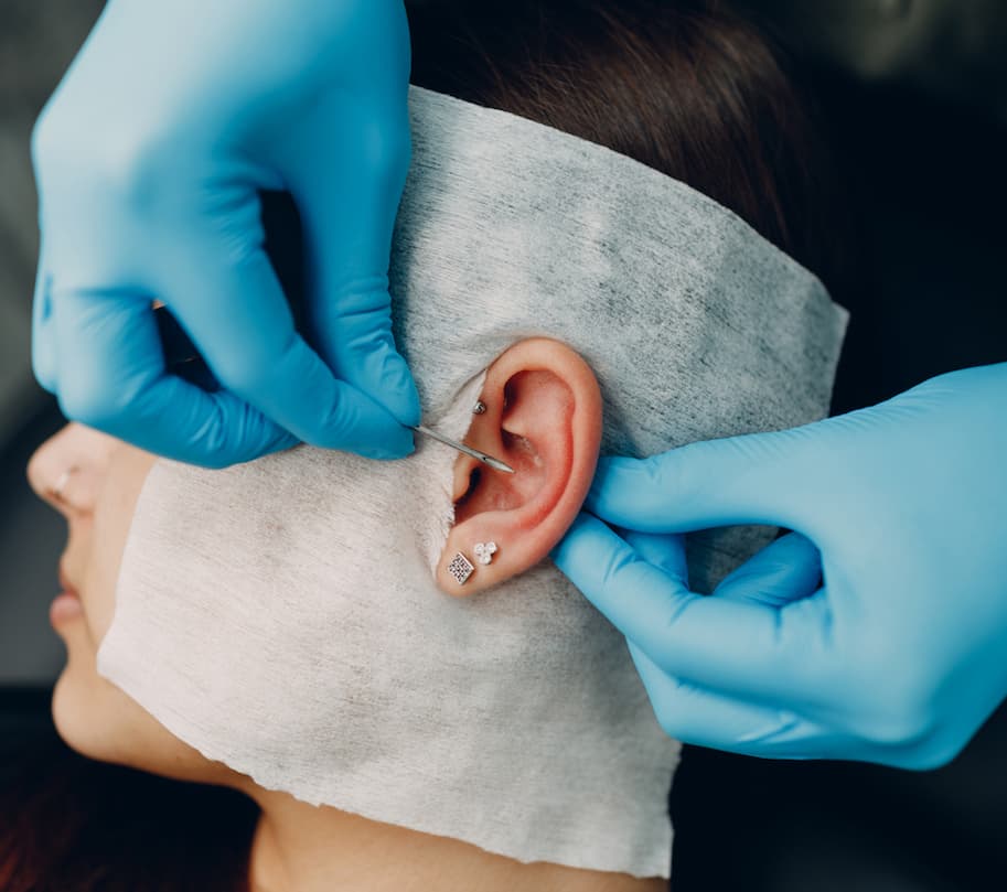 How do piercers avoid rejection & infection?